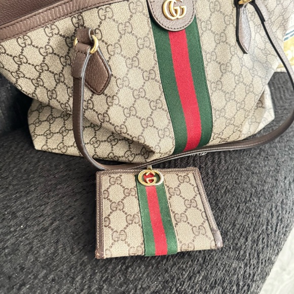 Gucci Handbags - GUCCI
Beige and Brown Wallet with Red and Green Stripe-Pre-loved